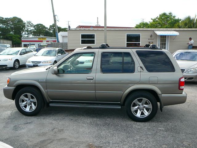 2004 Nissan Pathfinder Rallye Sedan