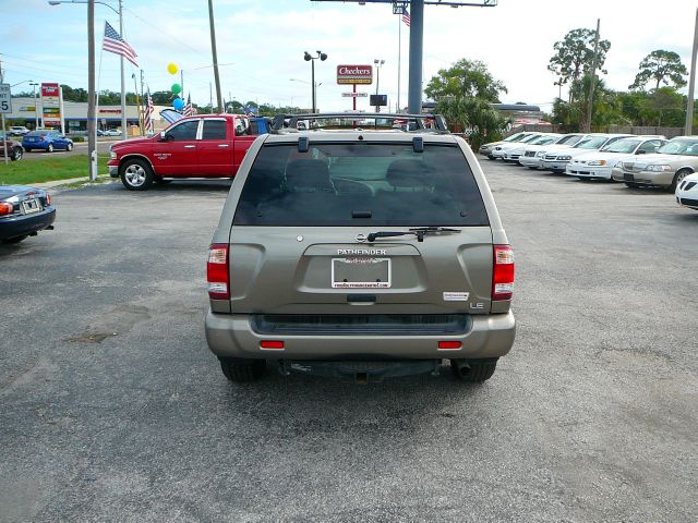 2004 Nissan Pathfinder Rallye Sedan