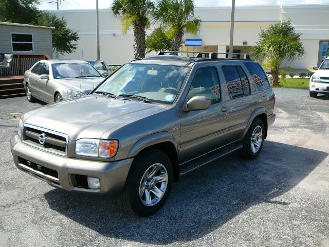 2004 Nissan Pathfinder Rallye Sedan