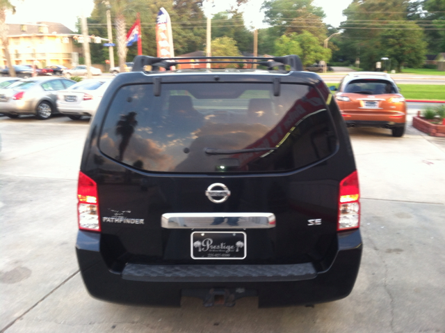 2005 Nissan Pathfinder LX V-6