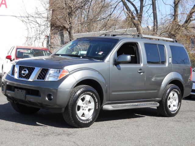 2005 Nissan Pathfinder SE