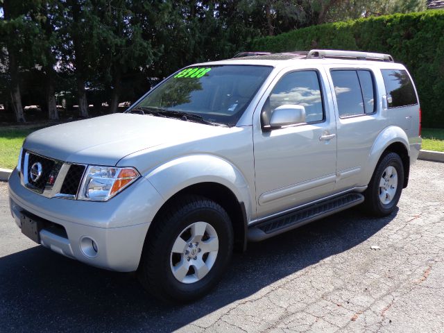 2005 Nissan Pathfinder EX-L W/ DVD System