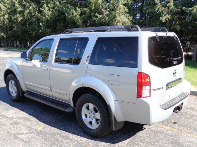 2005 Nissan Pathfinder EX-L W/ DVD System