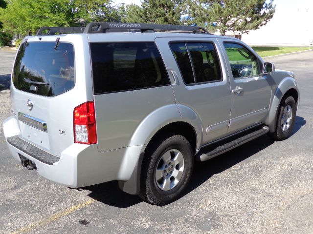 2005 Nissan Pathfinder EX-L W/ DVD System