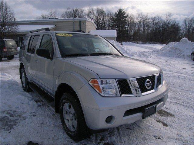 2005 Nissan Pathfinder SE