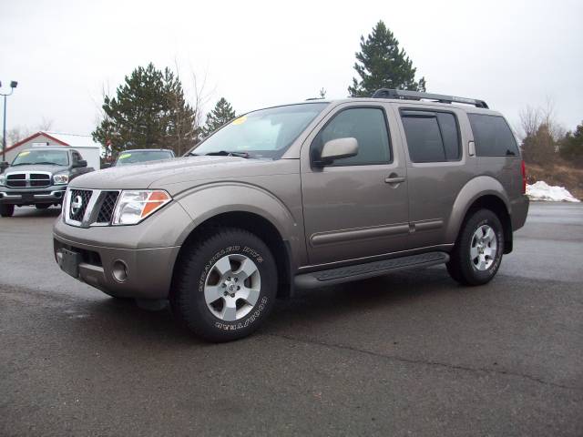 2005 Nissan Pathfinder SE