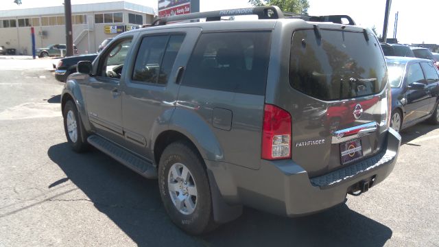 2005 Nissan Pathfinder EX-L W/ DVD System