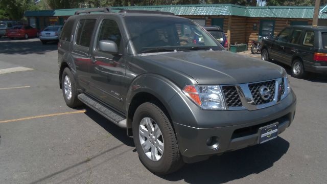 2005 Nissan Pathfinder EX-L W/ DVD System