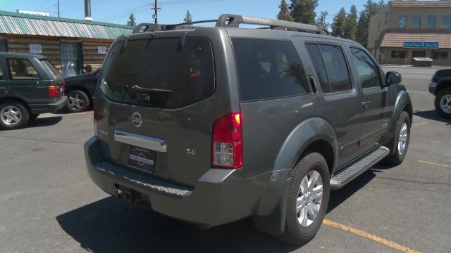 2005 Nissan Pathfinder EX-L W/ DVD System