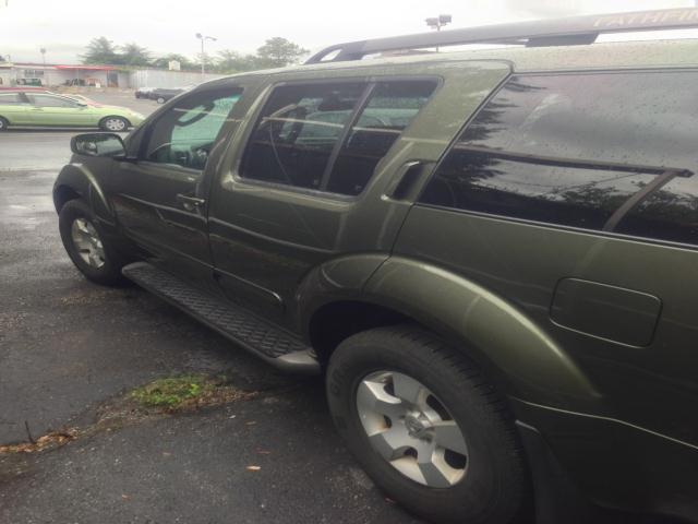 2005 Nissan Pathfinder SE