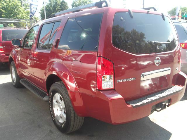 2005 Nissan Pathfinder EX-L W/ DVD System