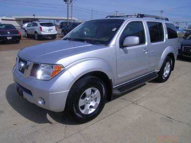 2005 Nissan Pathfinder SE