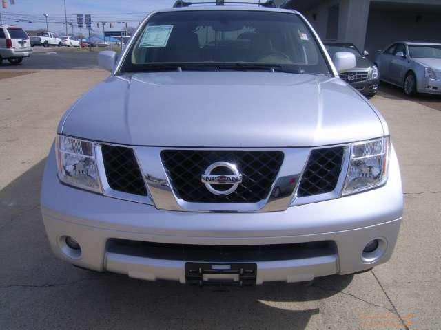 2005 Nissan Pathfinder SE