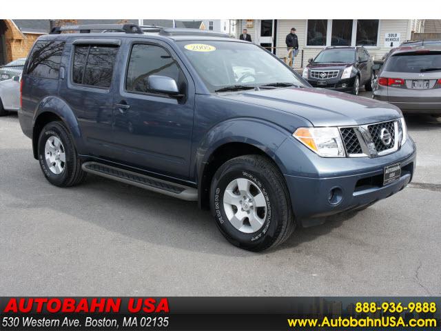 2005 Nissan Pathfinder SE