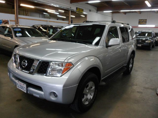 2005 Nissan Pathfinder EX-L W/ DVD System