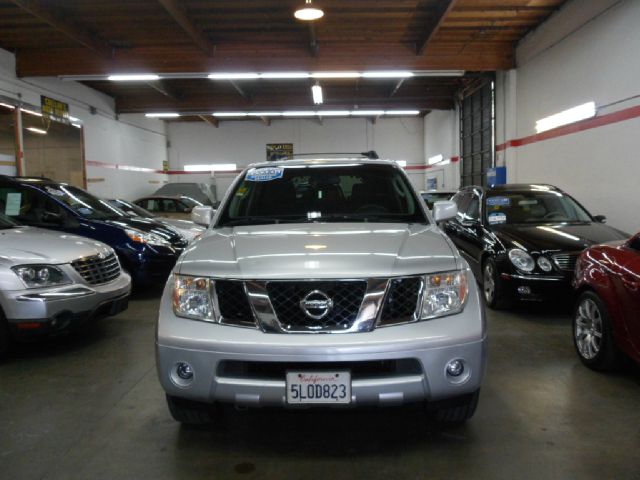 2005 Nissan Pathfinder EX-L W/ DVD System