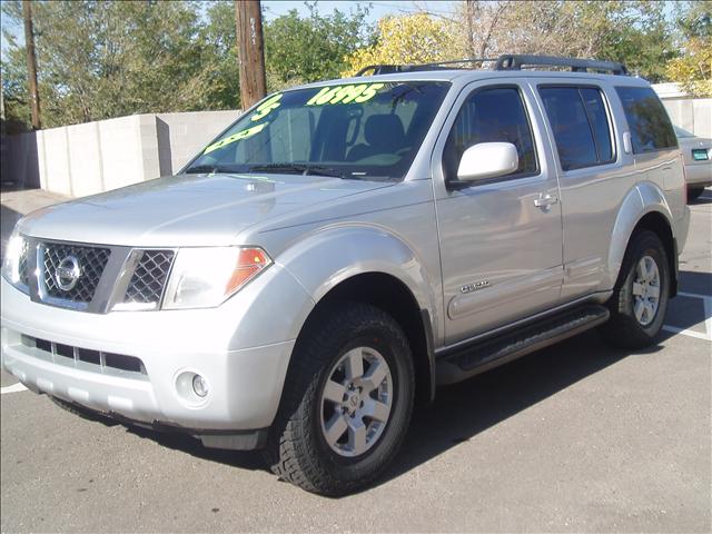 2005 Nissan Pathfinder SE