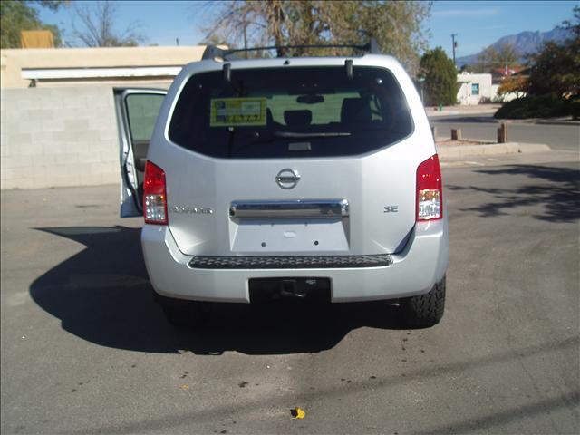 2005 Nissan Pathfinder SE