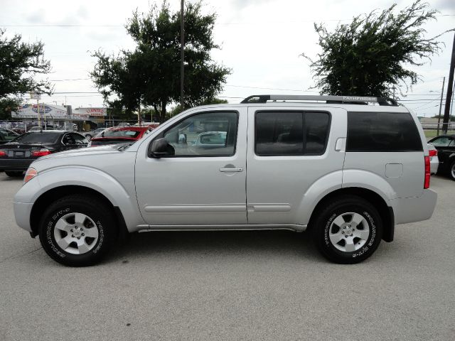 2005 Nissan Pathfinder EX-L W/ DVD System