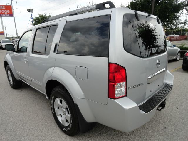 2005 Nissan Pathfinder EX-L W/ DVD System