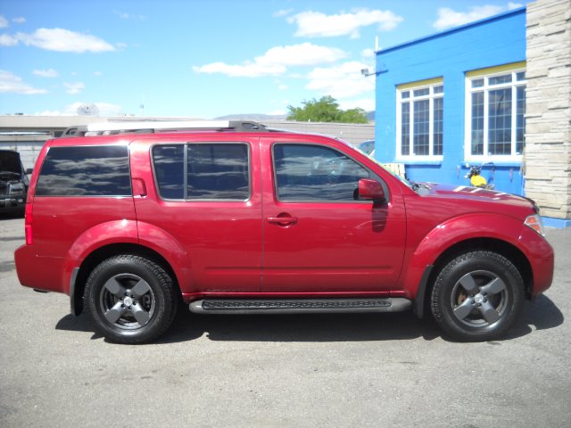 2005 Nissan Pathfinder EX-L W/ DVD System