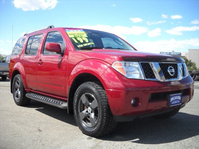 2005 Nissan Pathfinder EX-L W/ DVD System