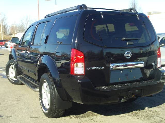 2005 Nissan Pathfinder SE