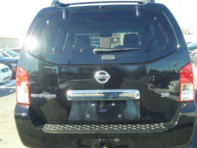 2005 Nissan Pathfinder SE