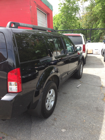 2005 Nissan Pathfinder EX-L W/ DVD System