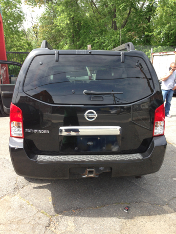 2005 Nissan Pathfinder EX-L W/ DVD System