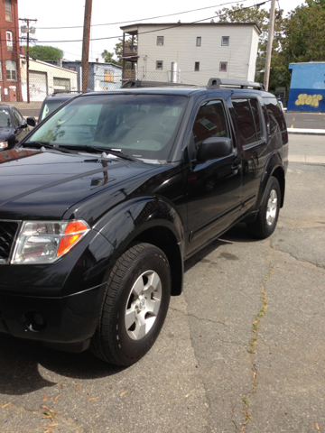 2005 Nissan Pathfinder EX-L W/ DVD System