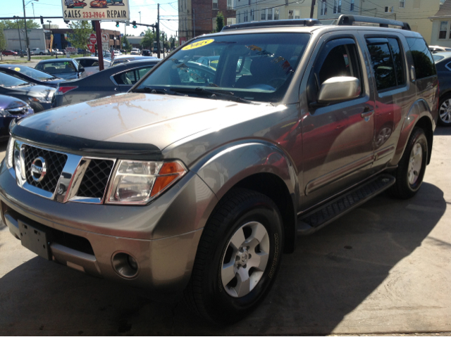 2005 Nissan Pathfinder EX-L W/ DVD System