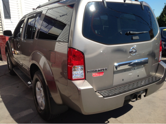 2005 Nissan Pathfinder EX-L W/ DVD System