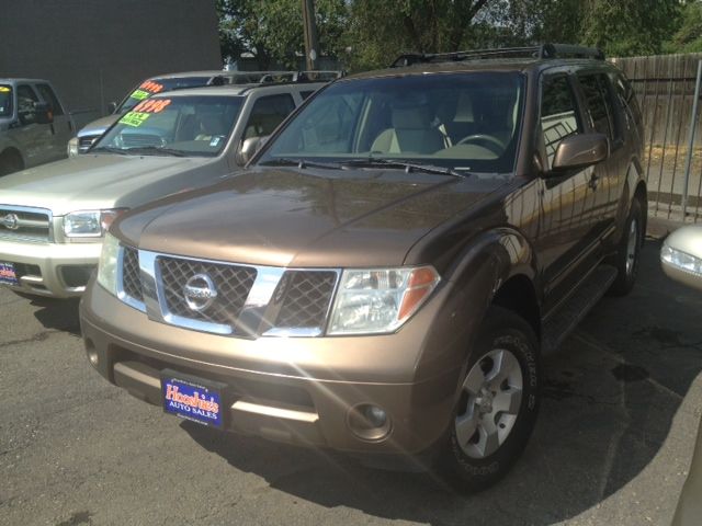 2005 Nissan Pathfinder EX-L W/ DVD System