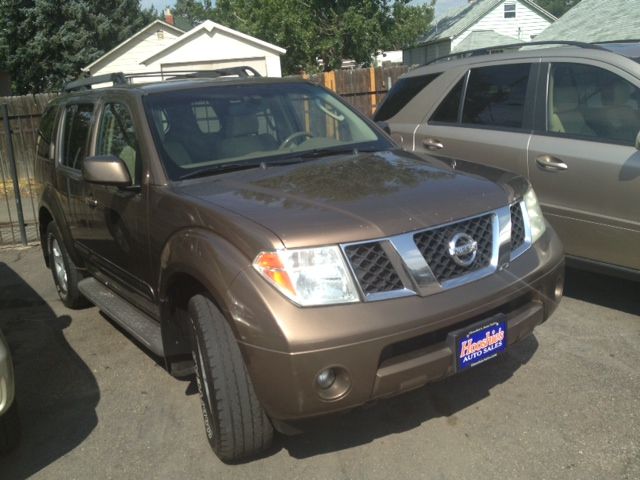 2005 Nissan Pathfinder EX-L W/ DVD System