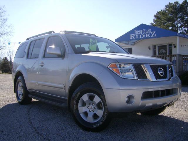 2005 Nissan Pathfinder SE