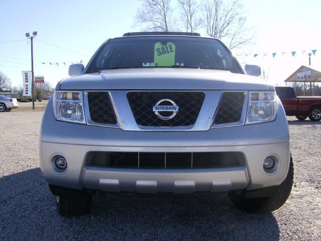 2005 Nissan Pathfinder SE