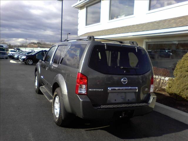 2005 Nissan Pathfinder TDI Package 2