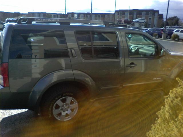 2005 Nissan Pathfinder TDI Package 2