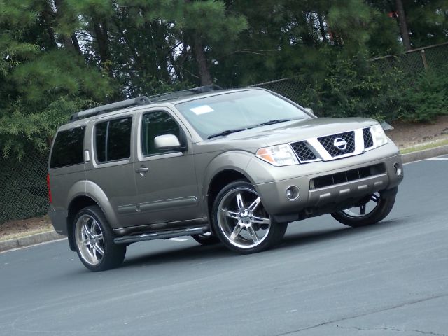 2005 Nissan Pathfinder EX-L W/ DVD System