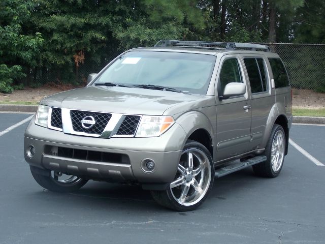 2005 Nissan Pathfinder EX-L W/ DVD System