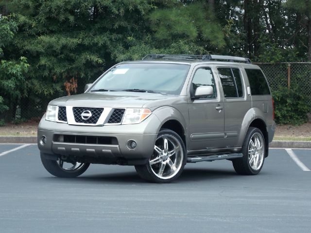 2005 Nissan Pathfinder EX-L W/ DVD System