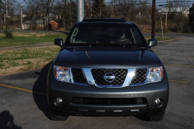 2005 Nissan Pathfinder SE