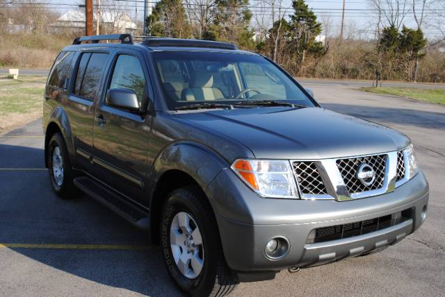 2005 Nissan Pathfinder SE