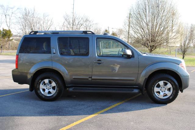 2005 Nissan Pathfinder SE