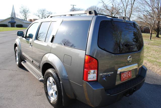 2005 Nissan Pathfinder SE