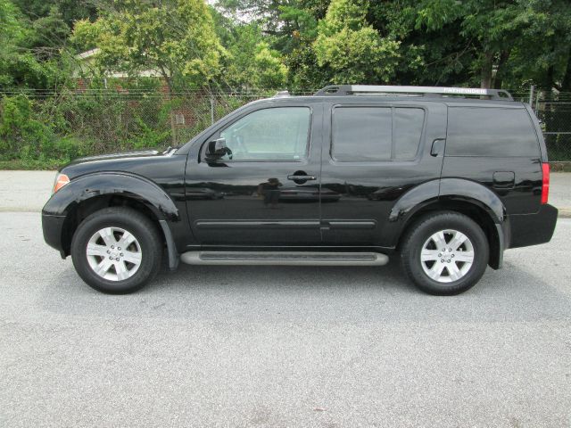 2005 Nissan Pathfinder AWD W/leatherroof (7pass)