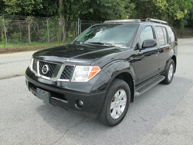 2005 Nissan Pathfinder AWD W/leatherroof (7pass)