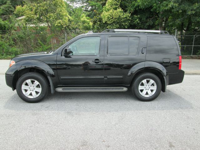 2005 Nissan Pathfinder AWD W/leatherroof (7pass)