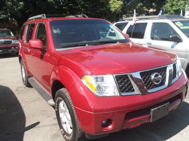 2005 Nissan Pathfinder EX-L W/ DVD System